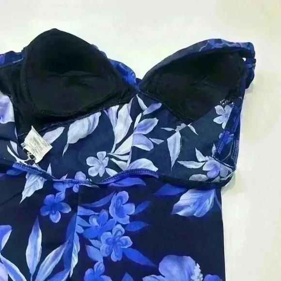 Miraclesuit Size 16 Navy Light Blue Floral EUC Item# P - Picture 7 of 8